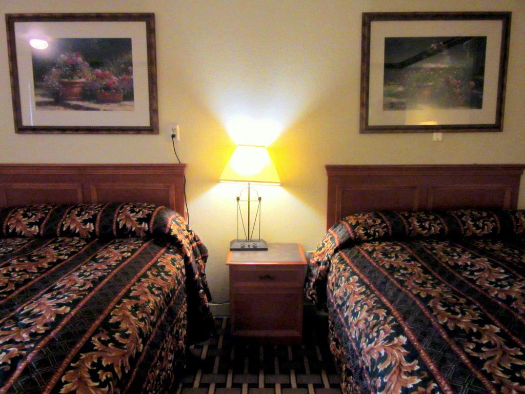 Budget Host Inn Arlington Exterior foto
